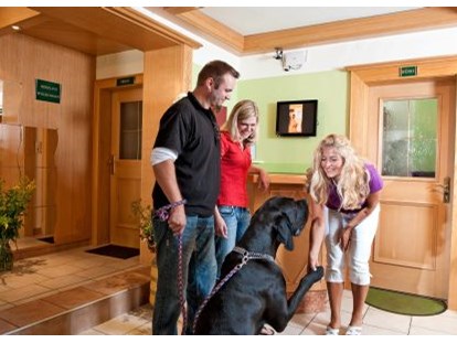 Hundehotel - Hund im Restaurant erlaubt - In der Residenz Gruber*** werden Zwei- und Vierbeiner mit Handschlag begrüßt. - GRUBERS Hotel Apartments Gastein