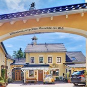 Urlaub-mit-Hund - Hotel- und Restaurant Eingang - Hotel Am Eifelsteig