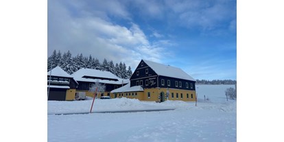Hundehotel - Hundewiese: nicht eingezäunt - Vogtland - Bestes Winterwetter - Berggasthof & Hotel Neues Haus Oberwiesenthal