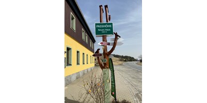 Hundehotel - Umgebungsschwerpunkt: Berg - Vogtland - Wegweiser - Berggasthof & Hotel Neues Haus Oberwiesenthal