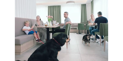 Hundehotel - keine Leinenpflicht im Hotel - Feldkirchen bei Graz - Das Frühstück ist im Landhaus Bad Gleichenberg inklusive und Hunde dürfen ebenfalls mit - Landhaus Bad Gleichenberg
