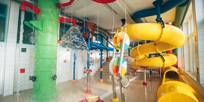 Hundehotel - Pools: Innenpool - Tauplitz - Aquapark mit Rutsche - Dilly - Das Nationalpark Resort