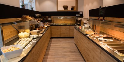 Hundehotel - WLAN - Neuer Buffetbereich mit reichhaltiger Frühstücksauswahl  - Seehotel Moldan