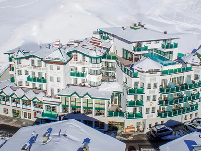 Hundehotel - Dogsitting - Gaschurn - Blick auf das Hotel - Winterzauber - Hotel Jennys Schlössl