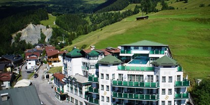 Hundehotel - barrierefrei - PLZ 7563 (Schweiz) - Das Hotel im Sommer - Hotel Jennys Schlössl