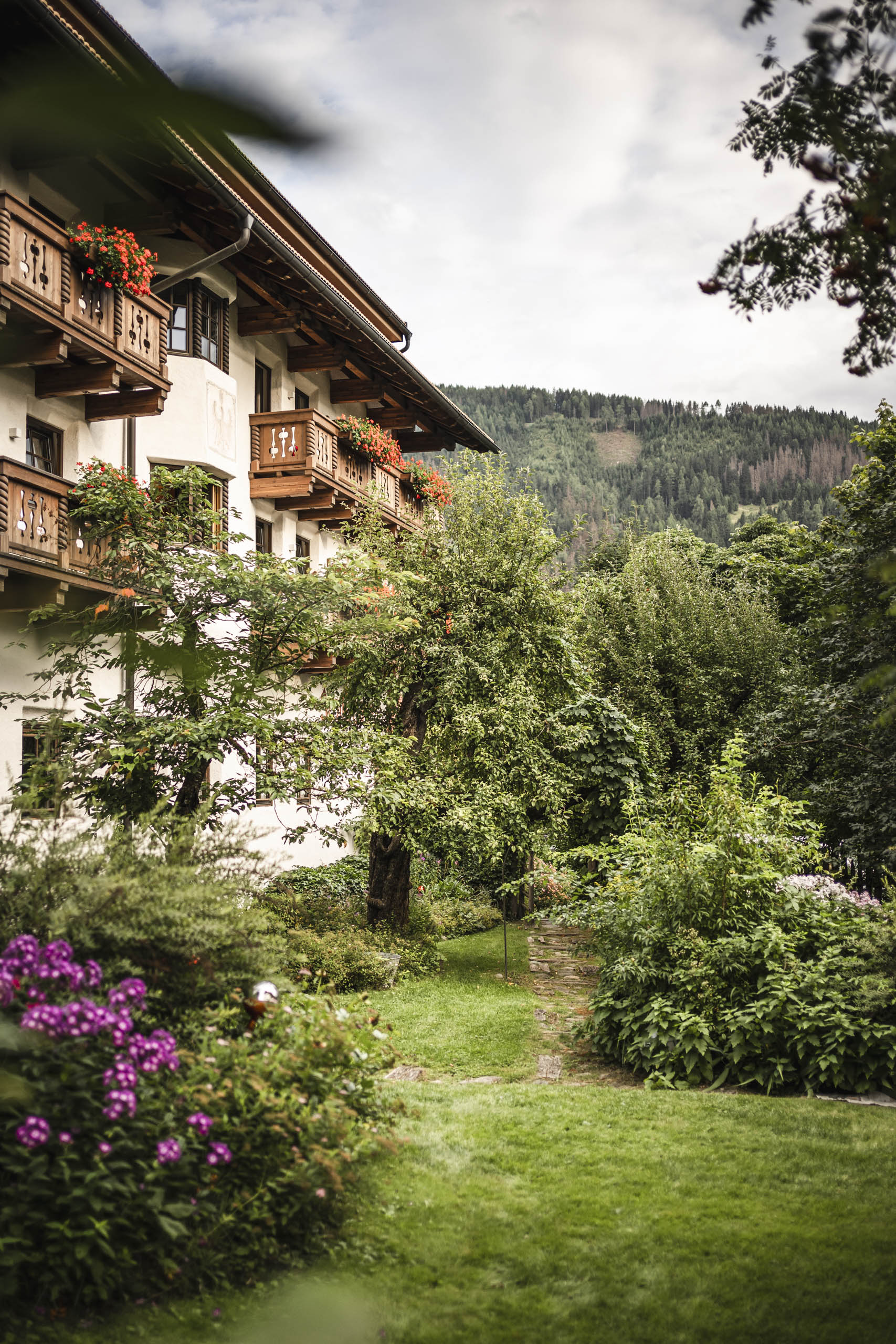 Urlaub-mit-Hund - Garten  - Strasserwirt Ansitz zu Tirol