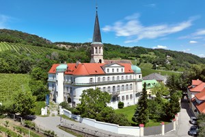 Urlaub-mit-Hund - Schloss Gumpoldskirchen
Gelegen mitten in den Weinbergen, vor den Toren Wiens.
Öffentliche Anbindung direkt aus Wien Mitte mit der S-Bahn. - Schloss Gumpoldskirchen