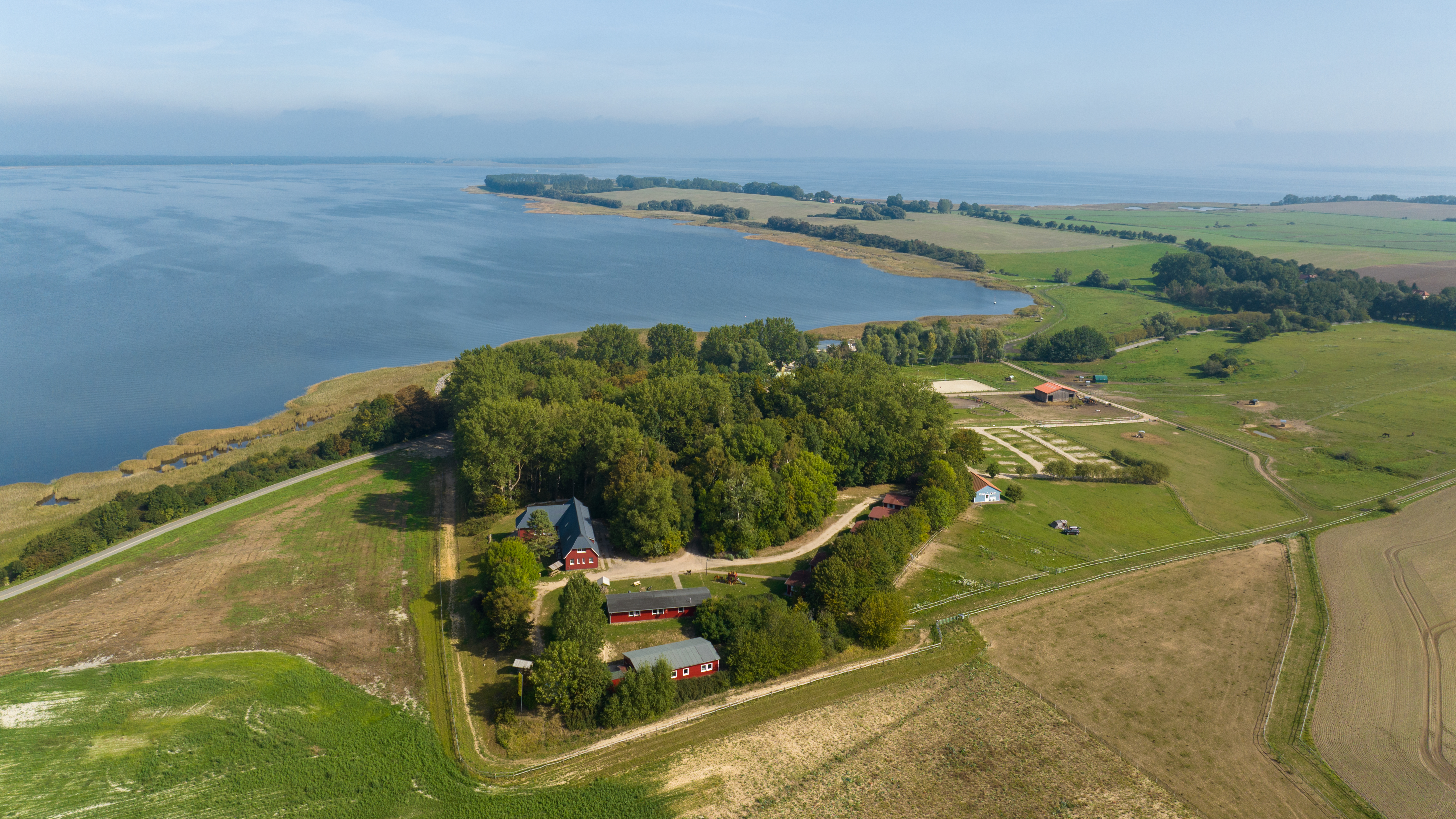 Urlaub-mit-Hund - Luftbild Ferienanlage - Bernsteinland Barth
