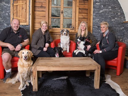 Hundehotel - Hundewiese: eingezäunt - Dorfgastein - Familie Langreiter - Hotel Grimming Dogs & Friends