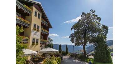 Hundehotel - Sauna - PLZ 4410 (Schweiz) - Außenansicht mit Biergarten - Berghotel Wiedener Eck