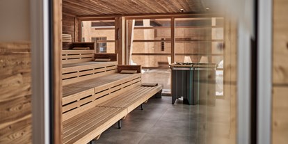 Hundehotel - Wellnessbereich - Nesselwang - Panorama-Sauna mit täglichen Aufgüssen - HUBERTUS MOUNTAIN REFUGIO ALLGÄU