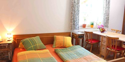 Hundehotel - Umgebungsschwerpunkt: See - Bräuhof - Schlafzimmer - Gästehaus Horizont - Ferienwohnungen