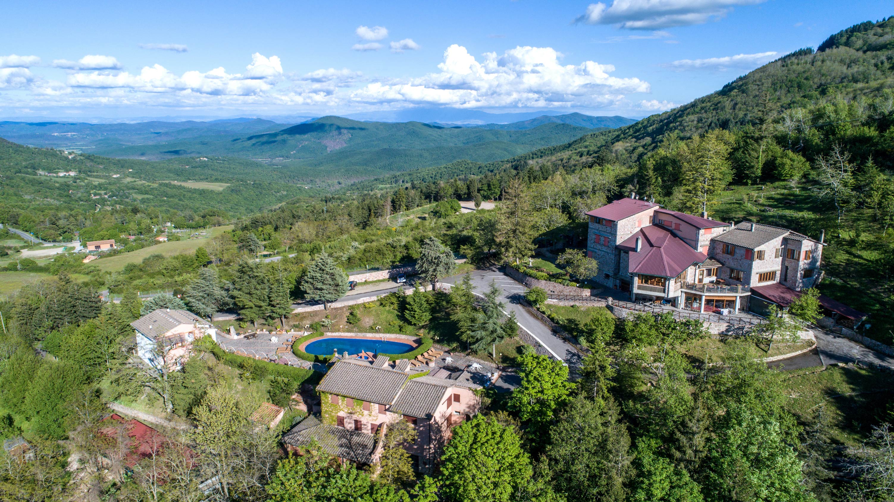 Urlaub-mit-Hund - Hotelansicht mit Pool - Hotel Rifugio Prategiano Maremma Toskana