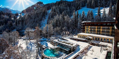 Hundehotel - Wellnessbereich - PLZ 3718 (Schweiz) - Aussenansicht vom Hotel im Winter - Lenkerhof gourmet spa resort - Realais & Châteaux