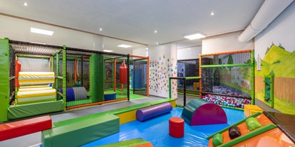 Hundehotel - Wellnessbereich - Ried im Oberinntal - Indoor Softplayanlage mit Activity Parcour - Familotel Kaiserhof****