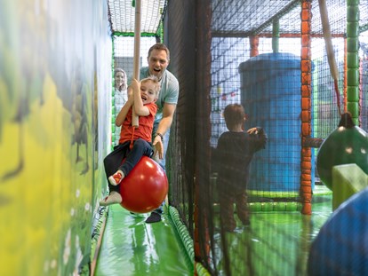 Hundehotel - Hallenbad - Grän - Indoor Softplayanlage mit Activity Parcour - Familotel Kaiserhof****