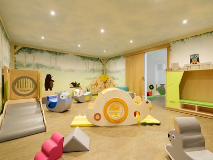 Hundehotel - Kinderbetreuung - Indoor-Spielplatz für Kinder - Familotel Kaiserhof****