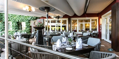 Hundehotel - Doggies: 3 Doggies - Hotelterrasse - Landidyll-Hotel Nudelbacher