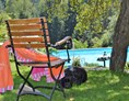 Urlaub-mit-Hund: Garten und Outdoor-Pool - Landidyll-Hotel Nudelbacher
