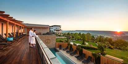 Hundehotel - Pools: Schwimmteich - Ausblick Panoramaterrasse - Hotel & Spa Larimar****S