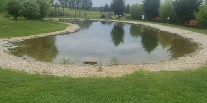 Hundehotel - Pools: Schwimmteich - Hundebadesee eingezäunt  - Hotel & Spa Larimar****S