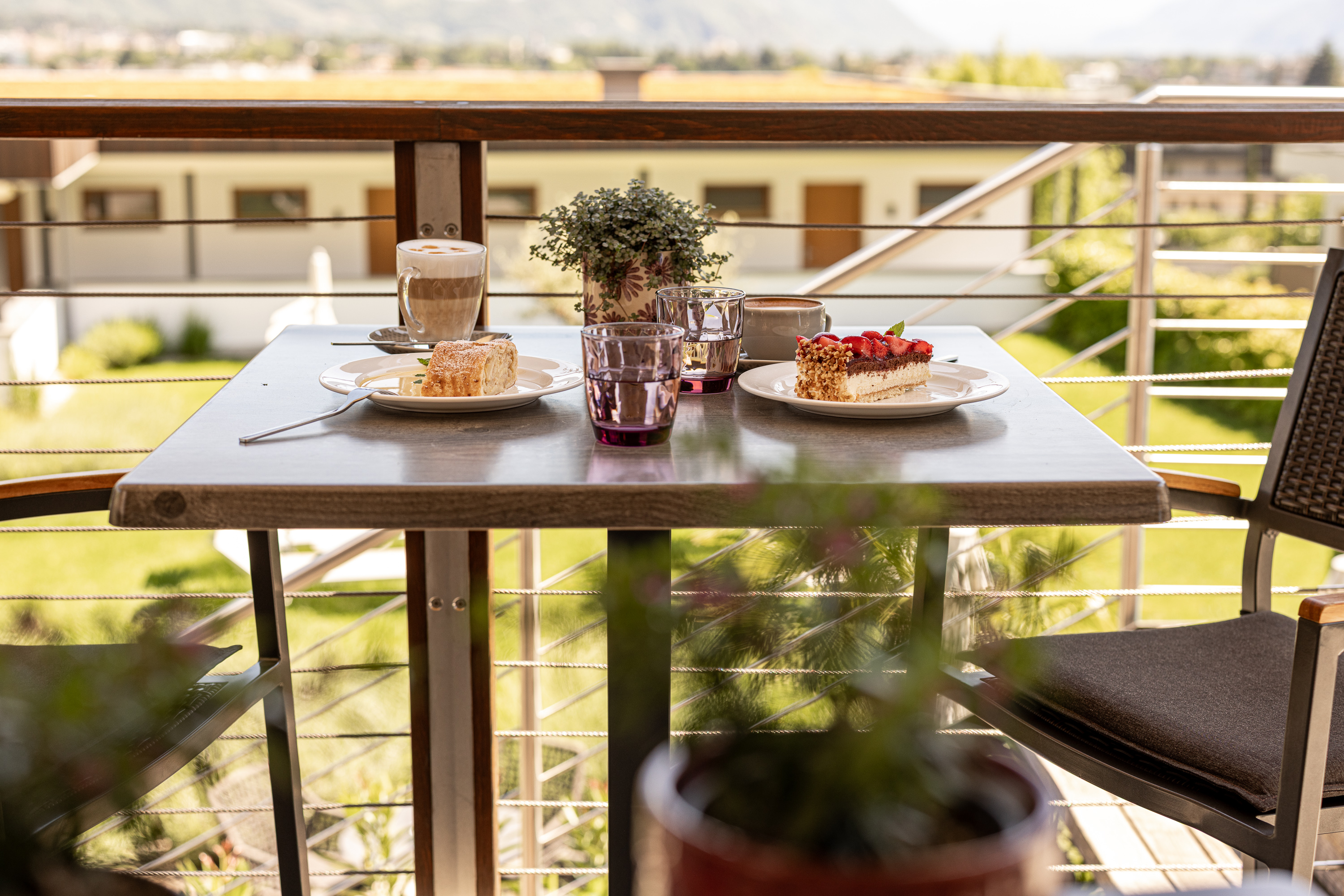 Urlaub-mit-Hund: Terrasse am Nachmittag - Hotel Der Heinrichshof & Residence 