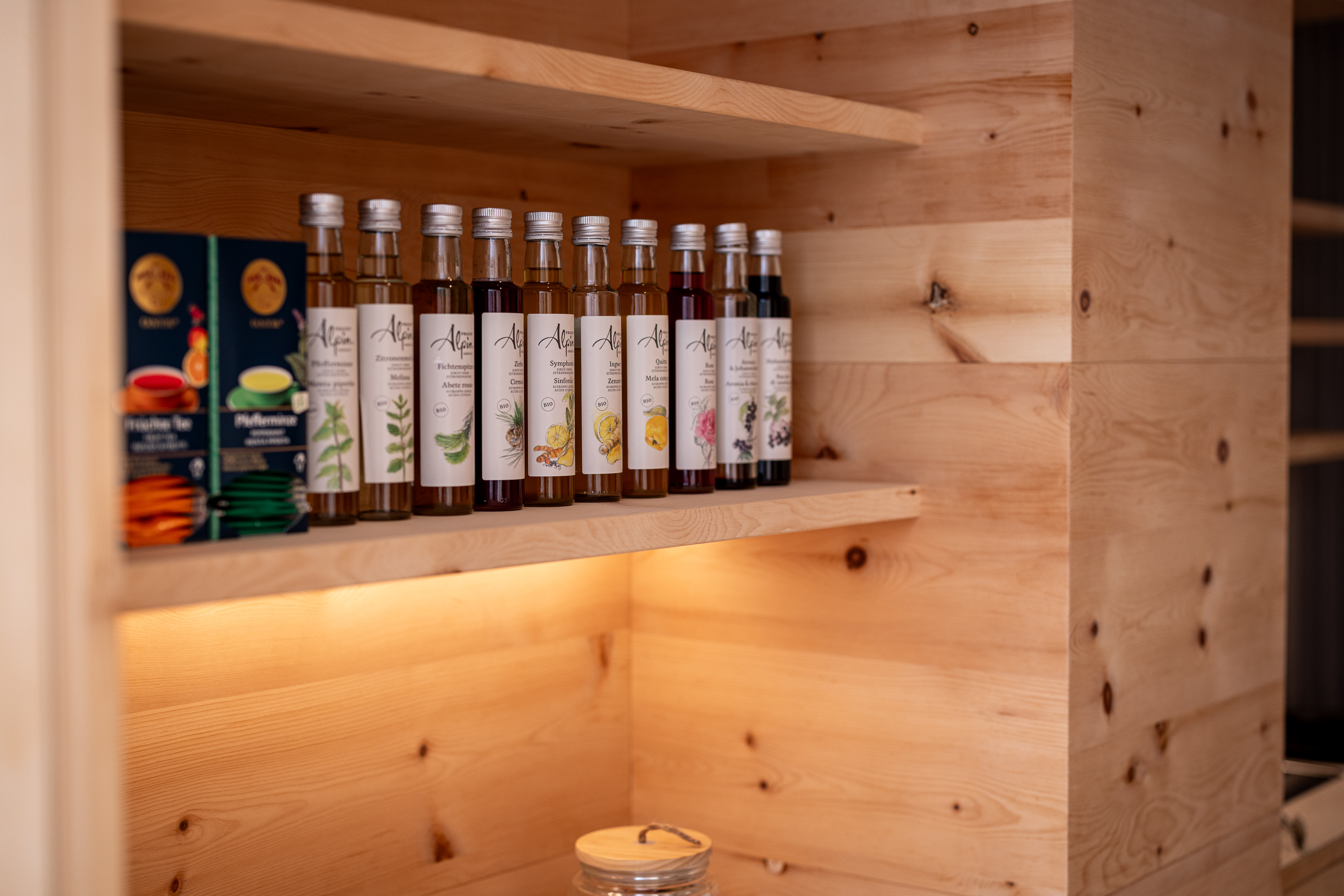 Urlaub-mit-Hund: Tee und Sirup-Auswahl im Spa - Hotel Der Heinrichshof & Residence 