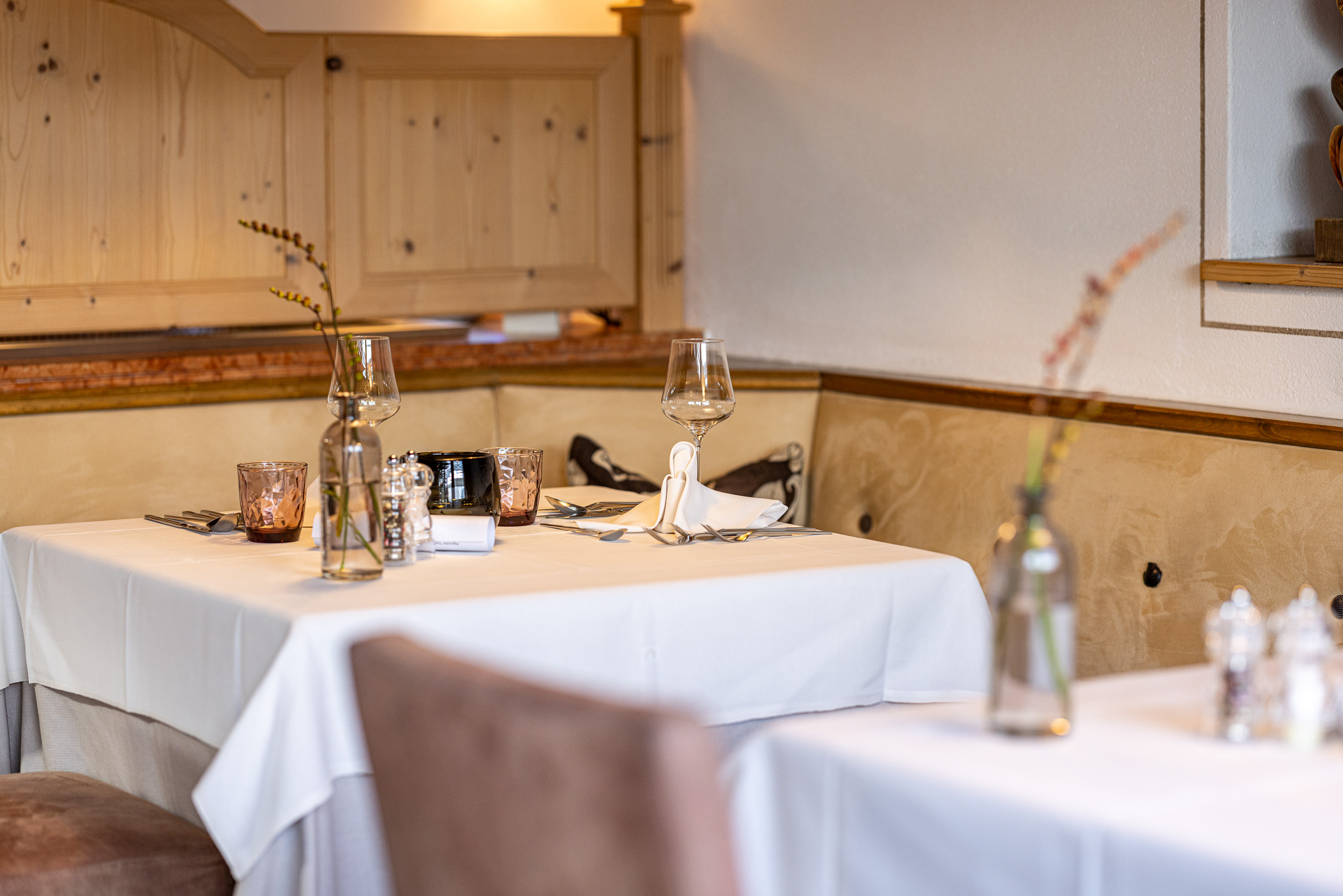 Urlaub-mit-Hund: Tisch im Speisesaal - Hotel & Residence Der Heinrichshof