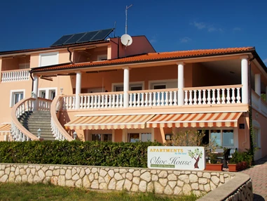 Urlaub-mit-Hund: Olive House Platz für Hund und Herrchen und Frauchen - Olive House