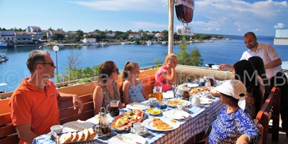 Hundehotel - Trink-/Fressnapf: an der Rezeption - Zadar - Šibenik - Auch bei Pave sind Kaltschnauzen willkommen - Olive House