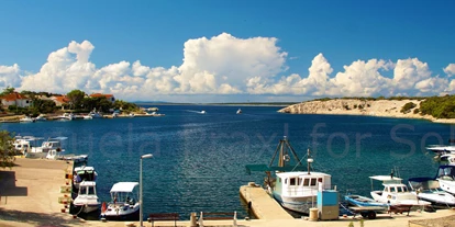 Hundehotel - Trink-/Fressnapf: an der Rezeption - Zadar - Šibenik - Gassi gehen in der traumhaften Bucht von Šimuni  - Olive House
