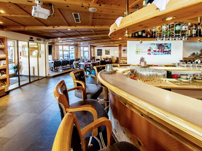 Hundehotel - Ladis - An der Hotelbar lässt sich ein Ski- oder Wandertag gemütlich ausklingen - Hundehotel Riederhof