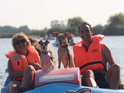 Hundehotel - Trink-/Fressnapf: an der Rezeption - Ferrara - Feriendorf Spiaggia Romea