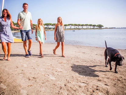 Hundehotel - Trink-/Fressnapf: an der Rezeption - Ferrara - Feriendorf Spiaggia Romea