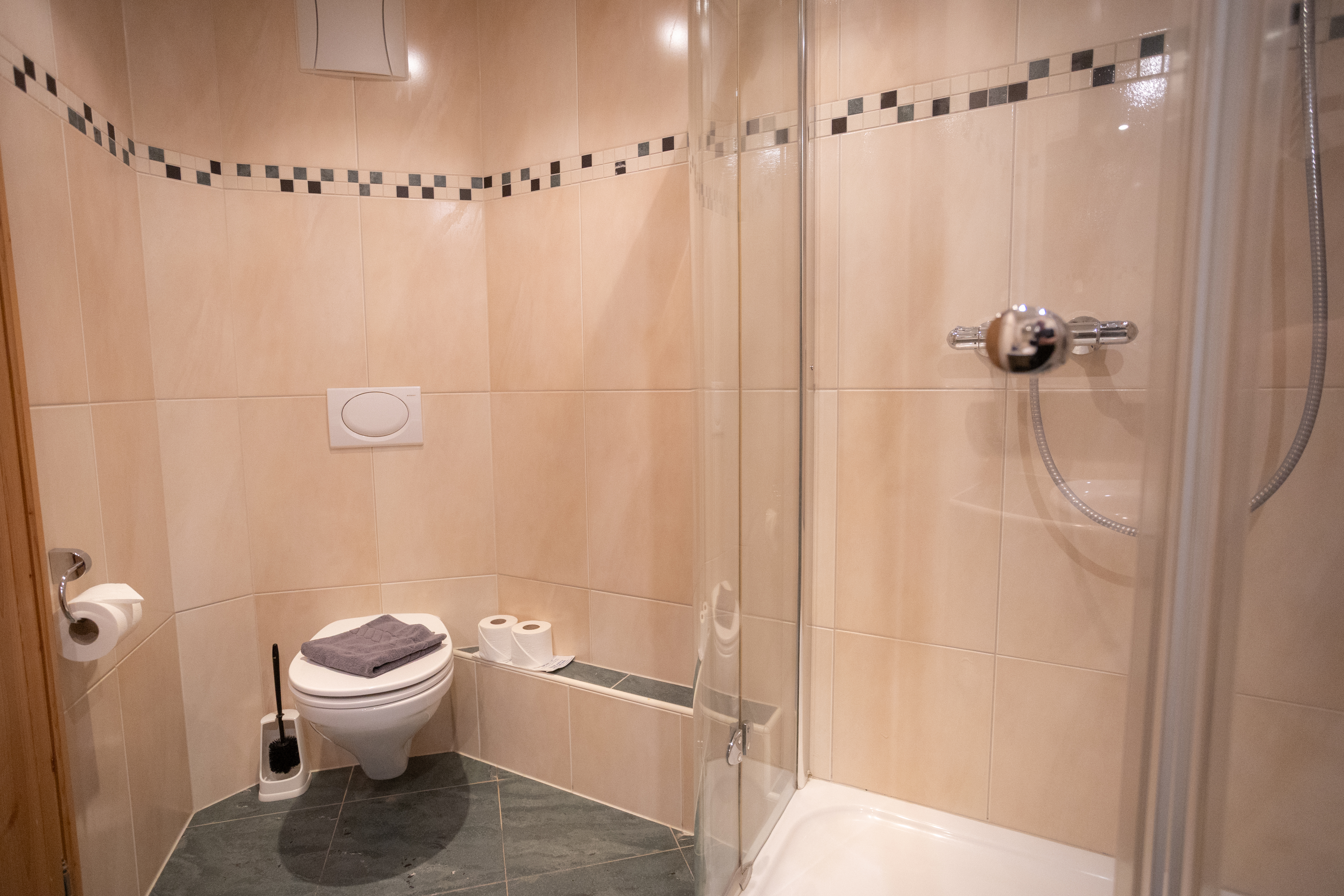 Urlaub-mit-Hund: Badezimmer, Doppelzimmer mit Balkon  - Hotel Hubertushöhe