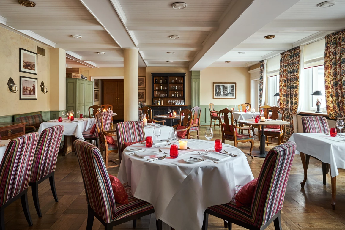 Urlaub-mit-Hund: Restaurant Novalis  - Relais & Châteaux Hardenberg Burghotel