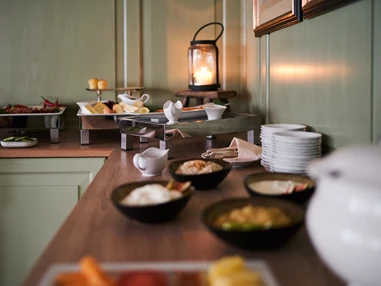 Urlaub-mit-Hund: Frühstücksbuffet  - Relais & Châteaux Hardenberg Burghotel