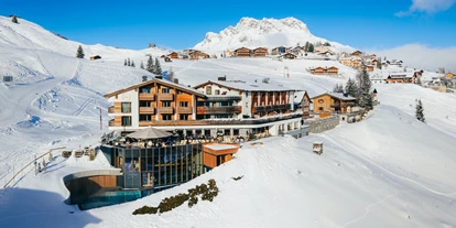 Hundehotel - Ofterschwang - Außenansicht Winter - Hotel Goldener Berg - Mountain Selfcare Resort