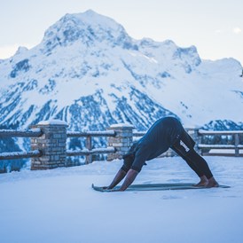Urlaub-mit-Hund: Winter Yoga - Hotel Goldener Berg - Your Mountain Selfcare Resort