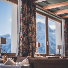 Urlaub-mit-Hund: Panorama Restaurant - Hotel Goldener Berg - Your Mountain Selfcare Resort