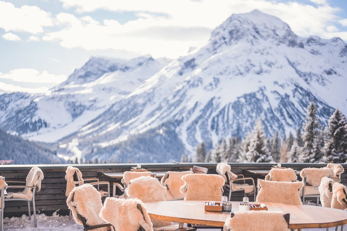 Urlaub-mit-Hund: Panorama Sonnenterrasse - Hotel Goldener Berg - Your Mountain Selfcare Resort