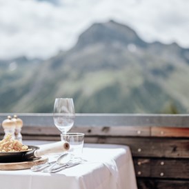Urlaub-mit-Hund: Kulinarik mit Ausblick - Hotel Goldener Berg - Your Mountain Selfcare Resort