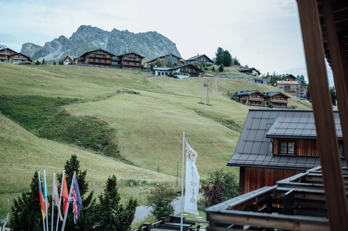 Urlaub-mit-Hund: Ausblick vom ZImmer - Hotel Goldener Berg - Your Mountain Selfcare Resort