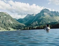 Urlaub-mit-Hund: Infinitypool mit Whirlpoolfunktion - Hotel Goldener Berg - Your Mountain Selfcare Resort