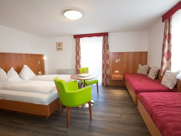 Hotel Bergfrieden Fiss in Tirol Zimmerkategorien Drei/Vierbettzimmer