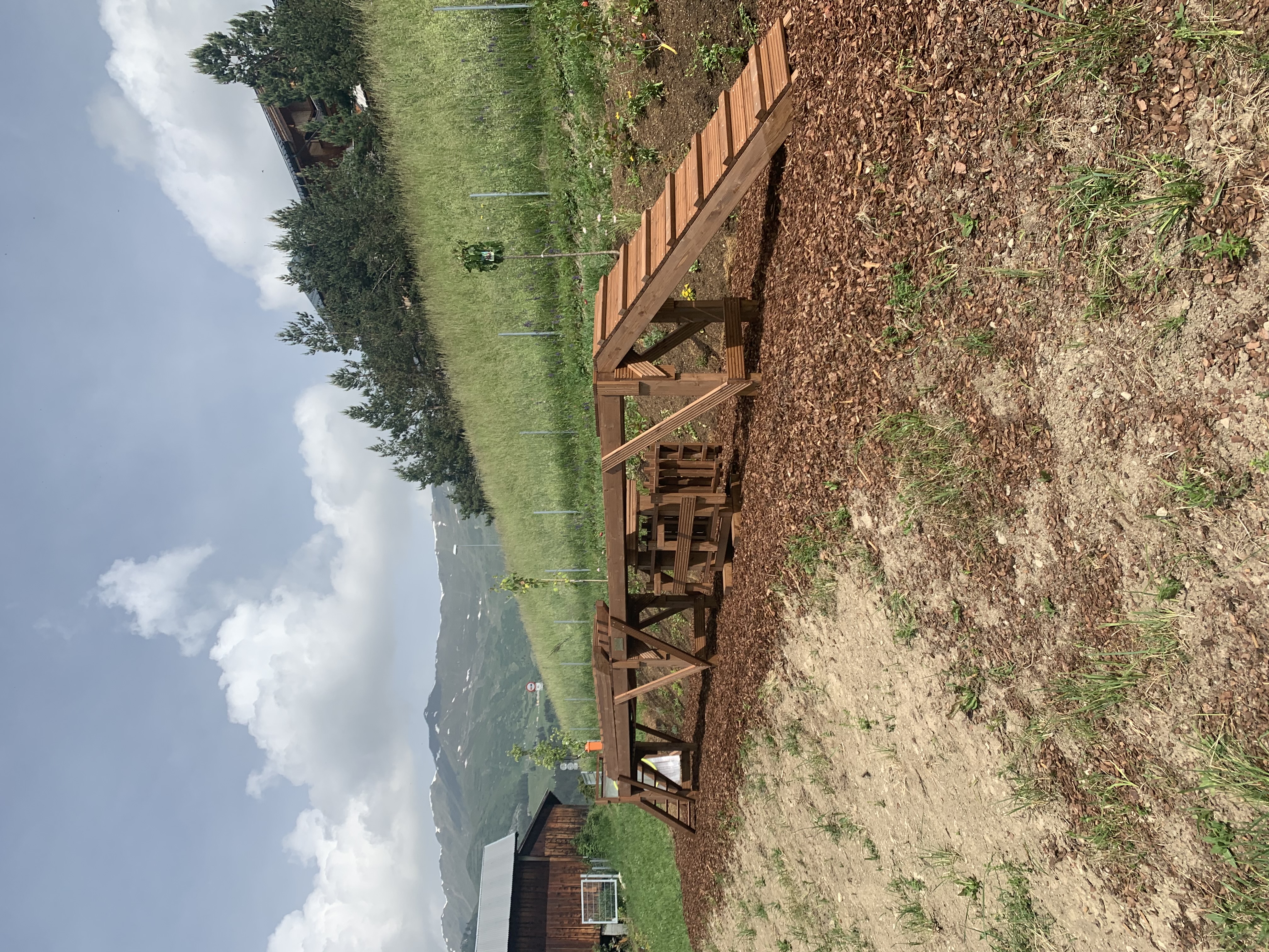 Urlaub-mit-Hund: Hundespielplatz - Hotel Bergfrieden Fiss in Tirol - Haus | Umgebung, Urlaub mit Hund