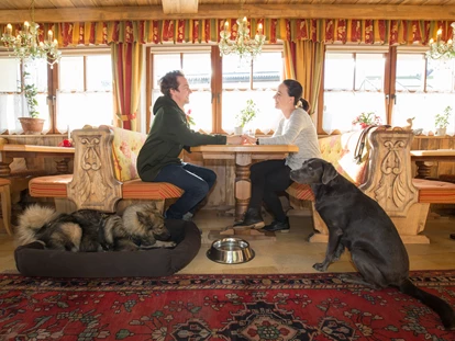 Hundehotel - Ladis - Essen mit Hund - Hotel Bergfrieden Fiss in Tirol