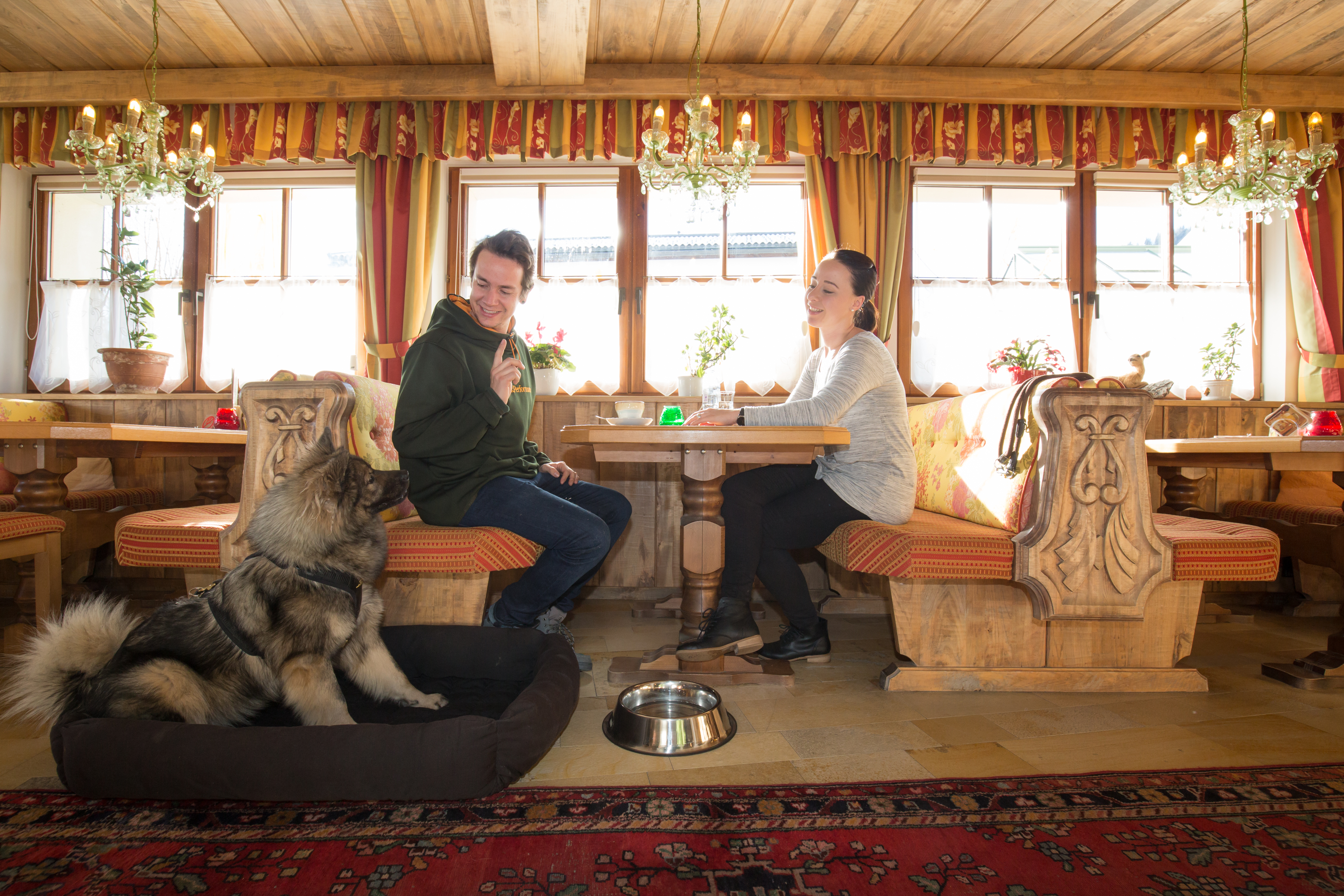 Urlaub-mit-Hund: Essen mit Hund - Hotel Bergfrieden Fiss in Tirol - Essen | Trinken, Urlaub mit Hund