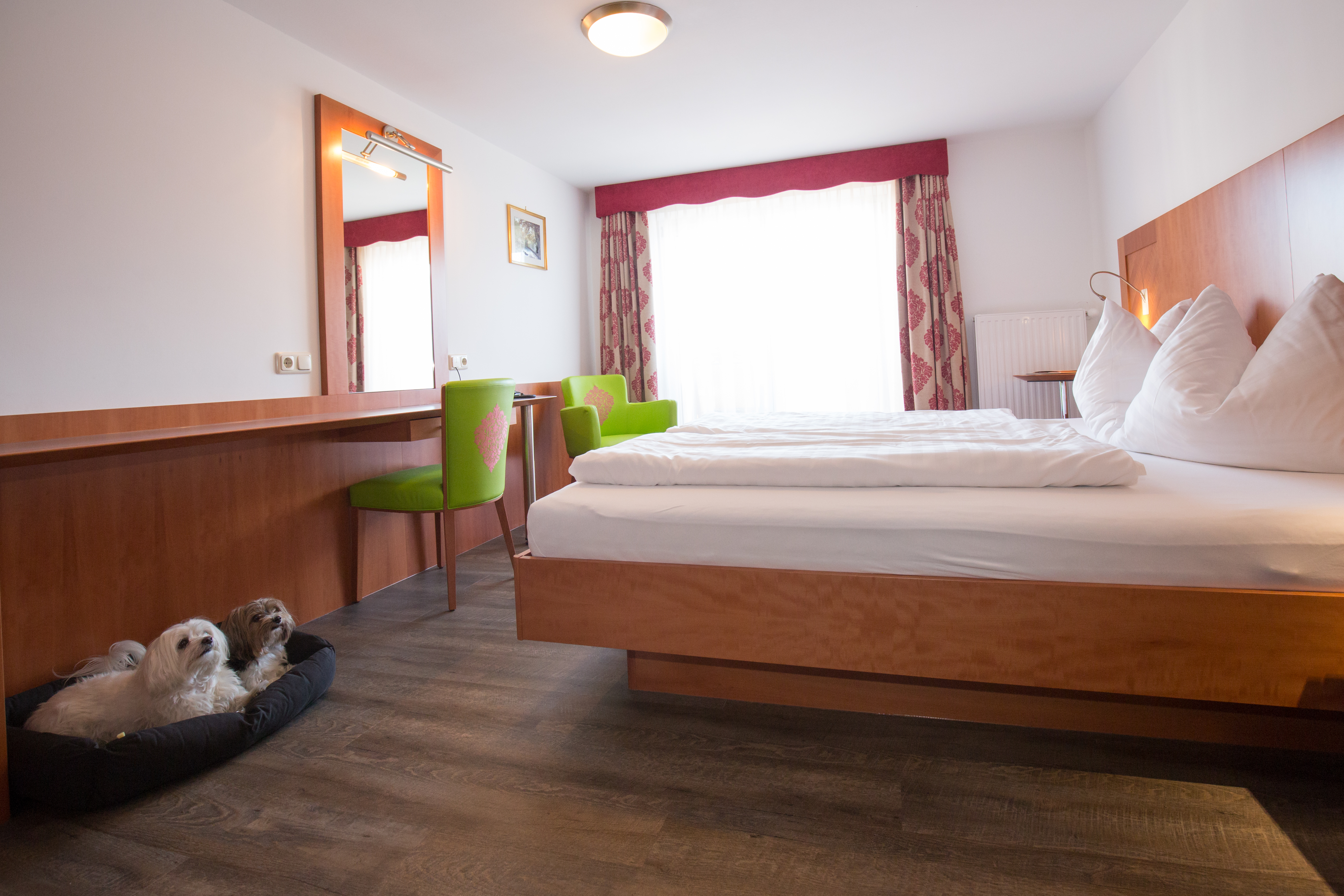 Urlaub-mit-Hund: Zimmer - Hotel Bergfrieden Fiss in Tirol - Urlaub mit Hund, Wohnen | Schlafen