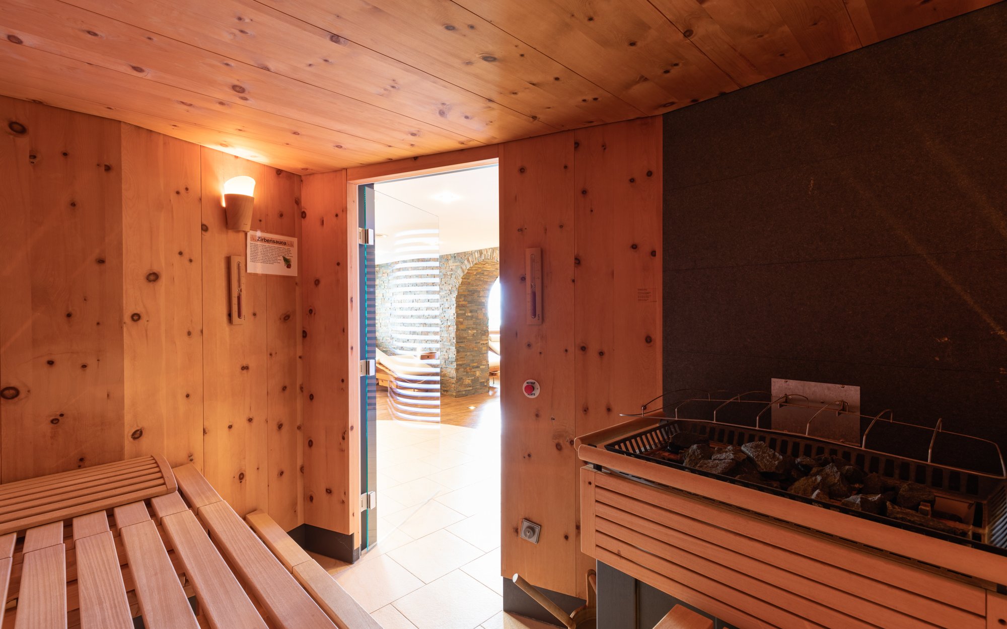 Hundehotel - Bademöglichkeit für Hunde - Österreich - Hotel Bergfrieden Fiss in Tirol